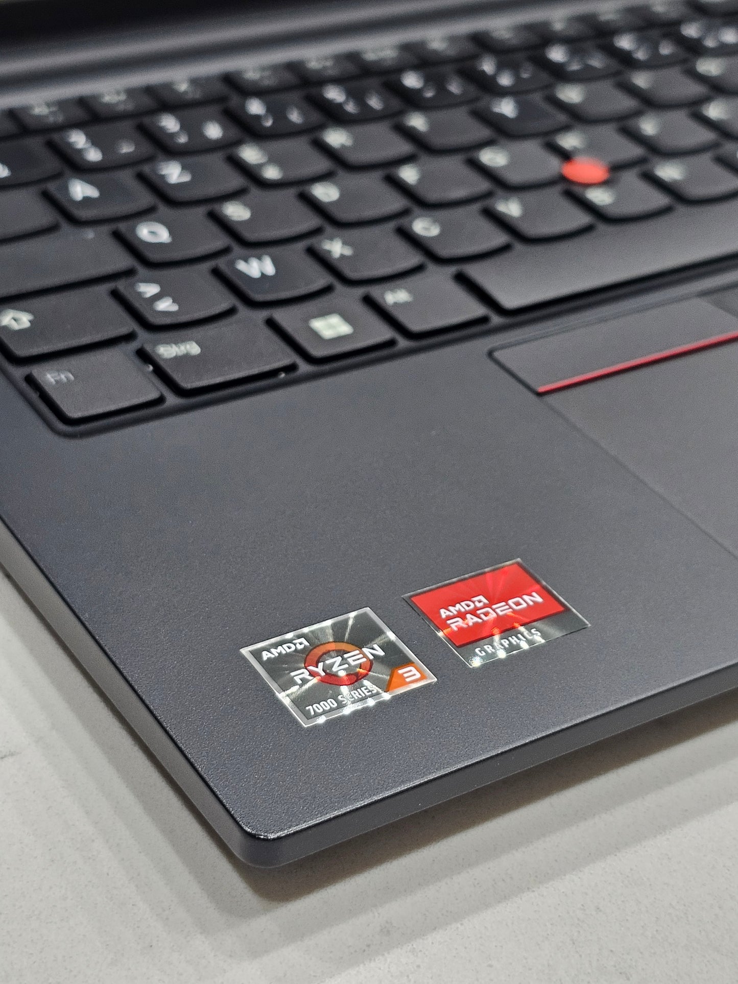 Lenovo Thinkpad E14 Ryzen 3 series 7000 Produit neuf jamais Utilisée