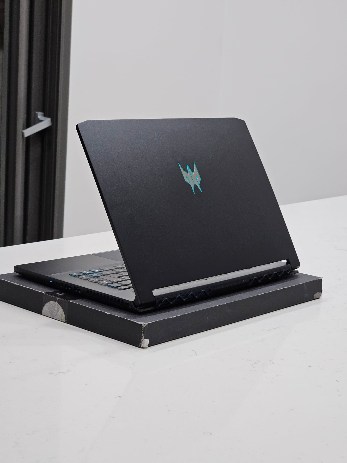 Acer Predator helios i7 10th 15.6"p