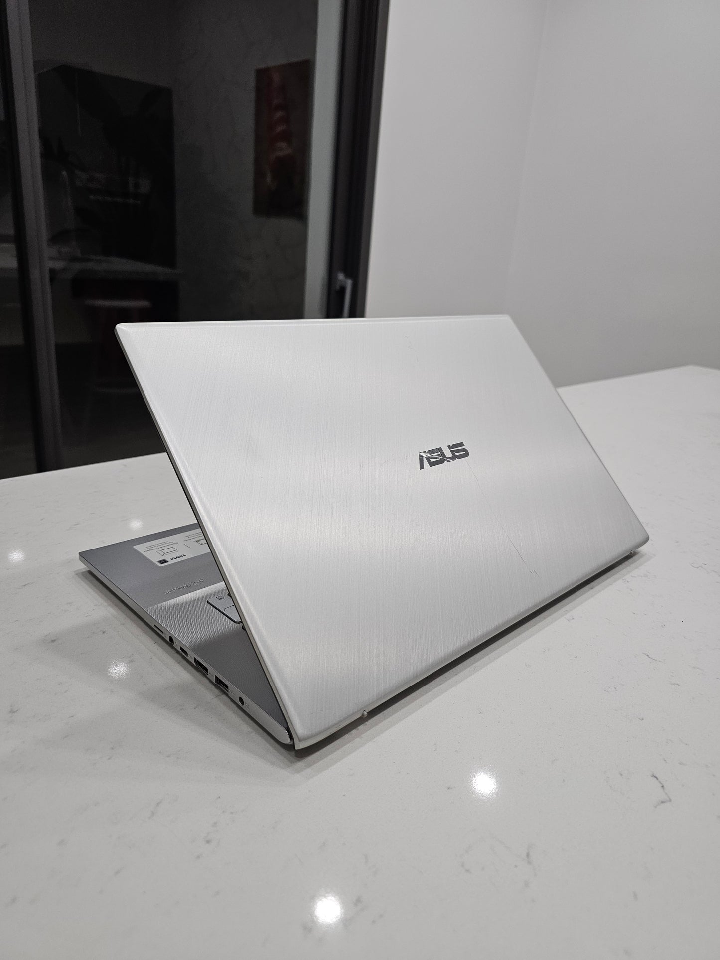 Asus vivobook i7 10th gen 17.3"pouces