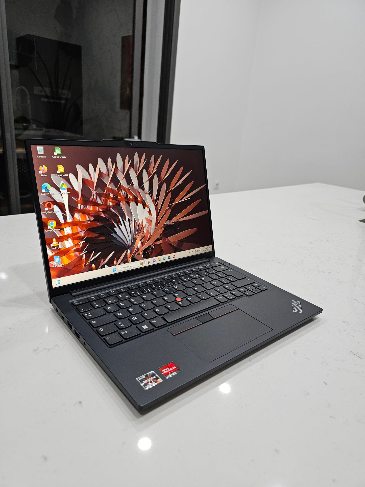 Lenovo Thinkpad E14 Ryzen 3 series 7000 Produit neuf jamais Utilisée