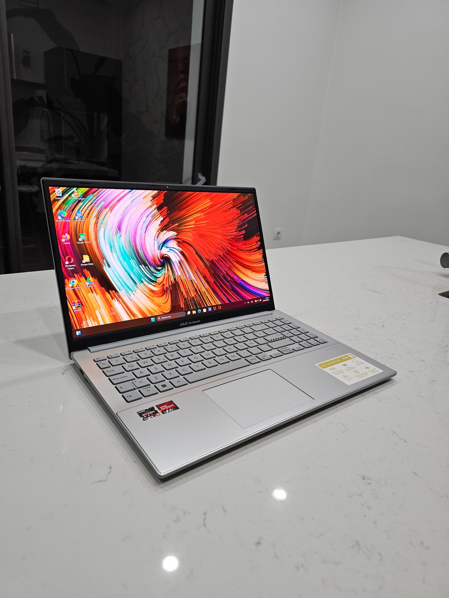 Asus vivobook OLED Ryzen 5 series 7000