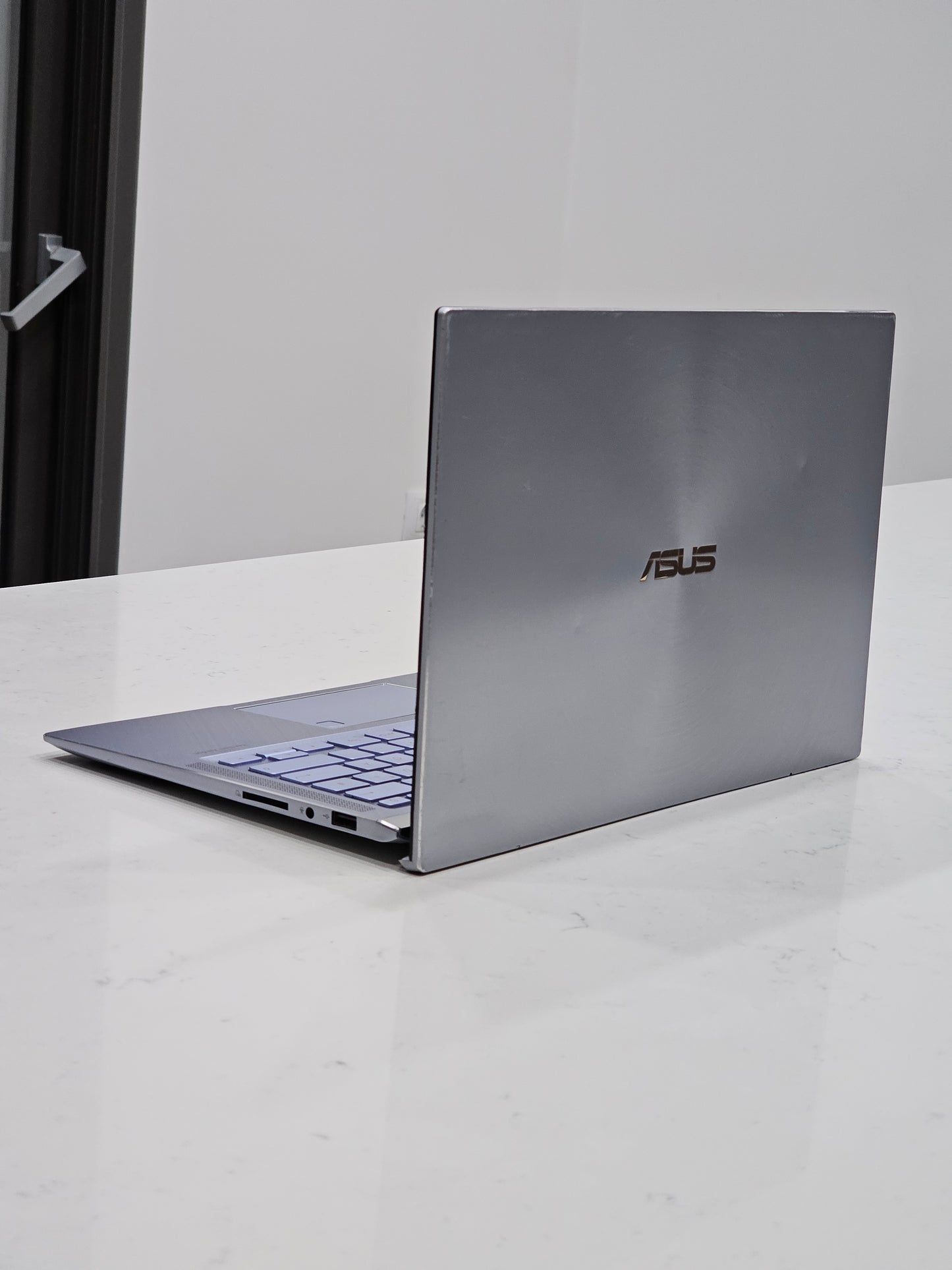 Asus zenbook Ryzen 5 series 3000
