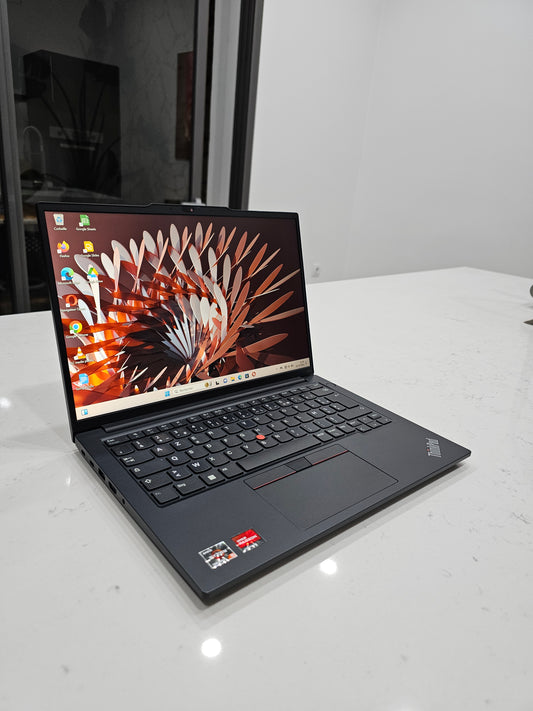 Lenovo Thinkpad E14 Ryzen 3 series 7000 Produit neuf jamais Utilisée